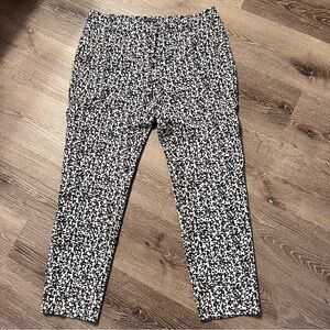 Adrianna Papell Women Pants size 12 Black White Printed 27 in inseam high rise